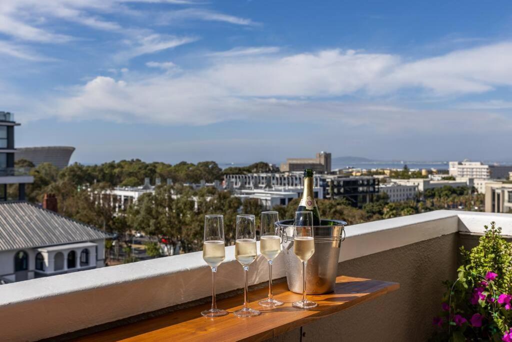 Greenpoint Emerald Cape Town Exterior photo